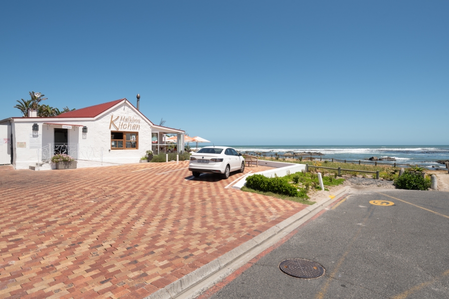 To Let 5 Bedroom Property for Rent in Melkbosstrand Central Western Cape